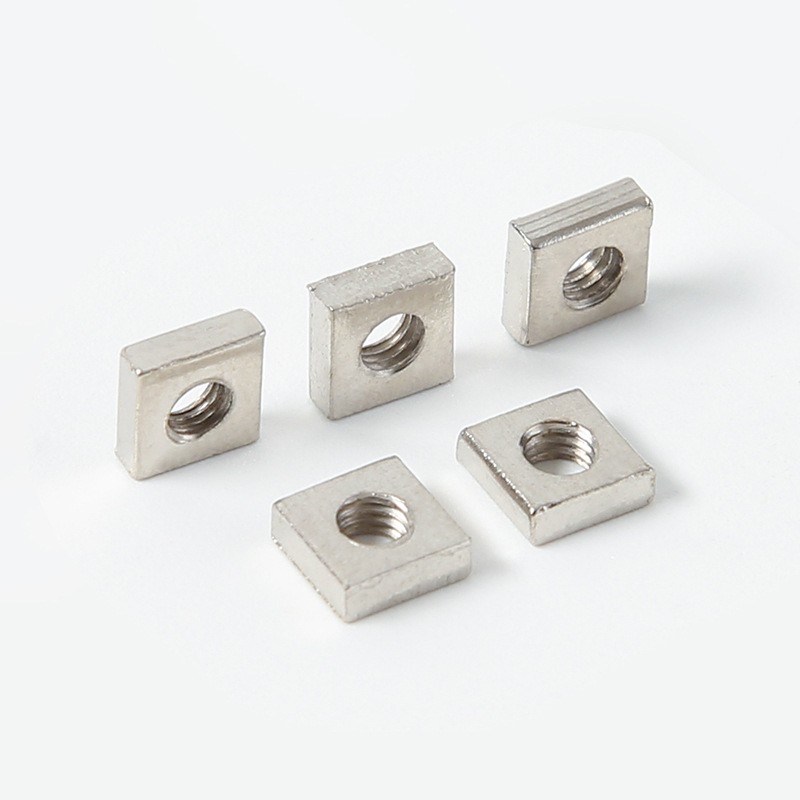 சதுர தலை நட்