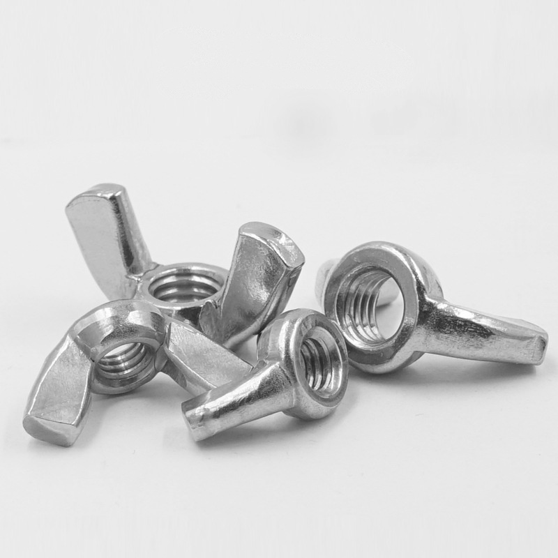 வட்டமான இறக்கைகளுடன் விங் நட்